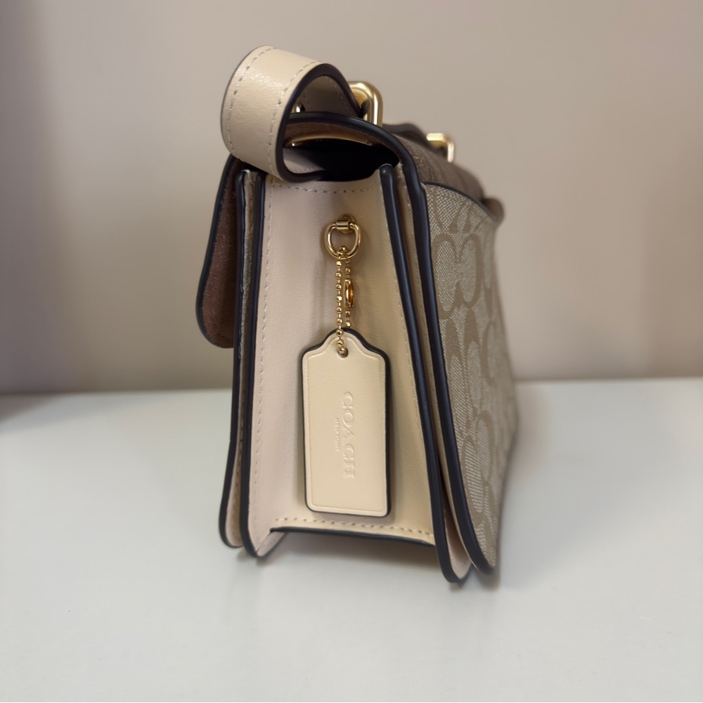 Coach CL429 SIG BK MORG SQR - Picture 7 of 13